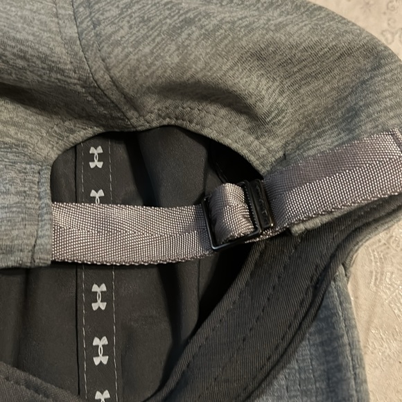 NWOT Under Armour cap - Picture 4 of 6